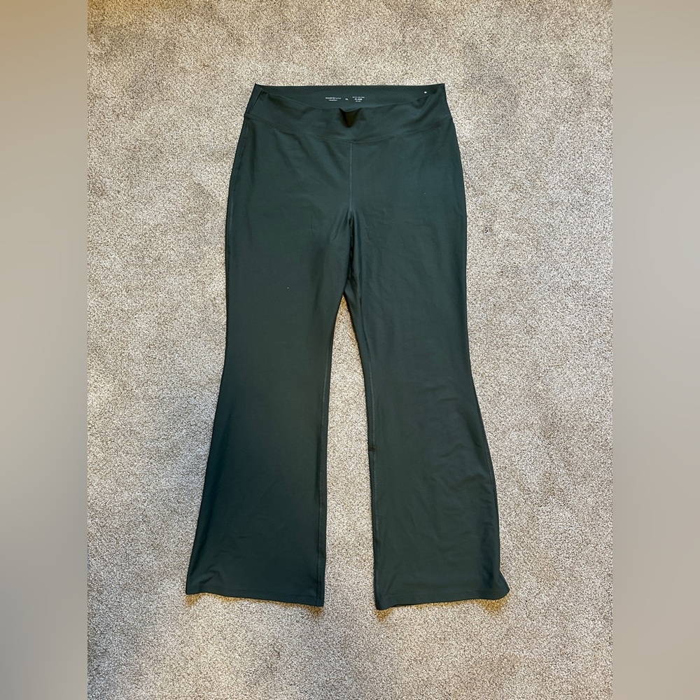 Old Navy Extra High-Waisted Powersoft Flare Leggings, Dark Ivy, XL
